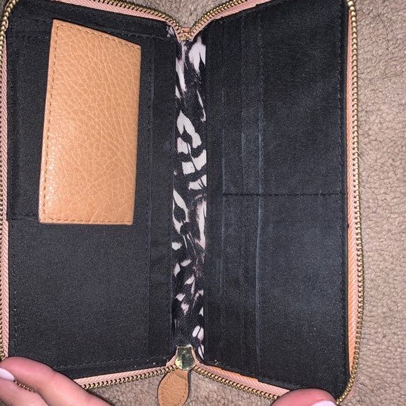Jessica Simpson’s Wallet - Picture 2 of 2